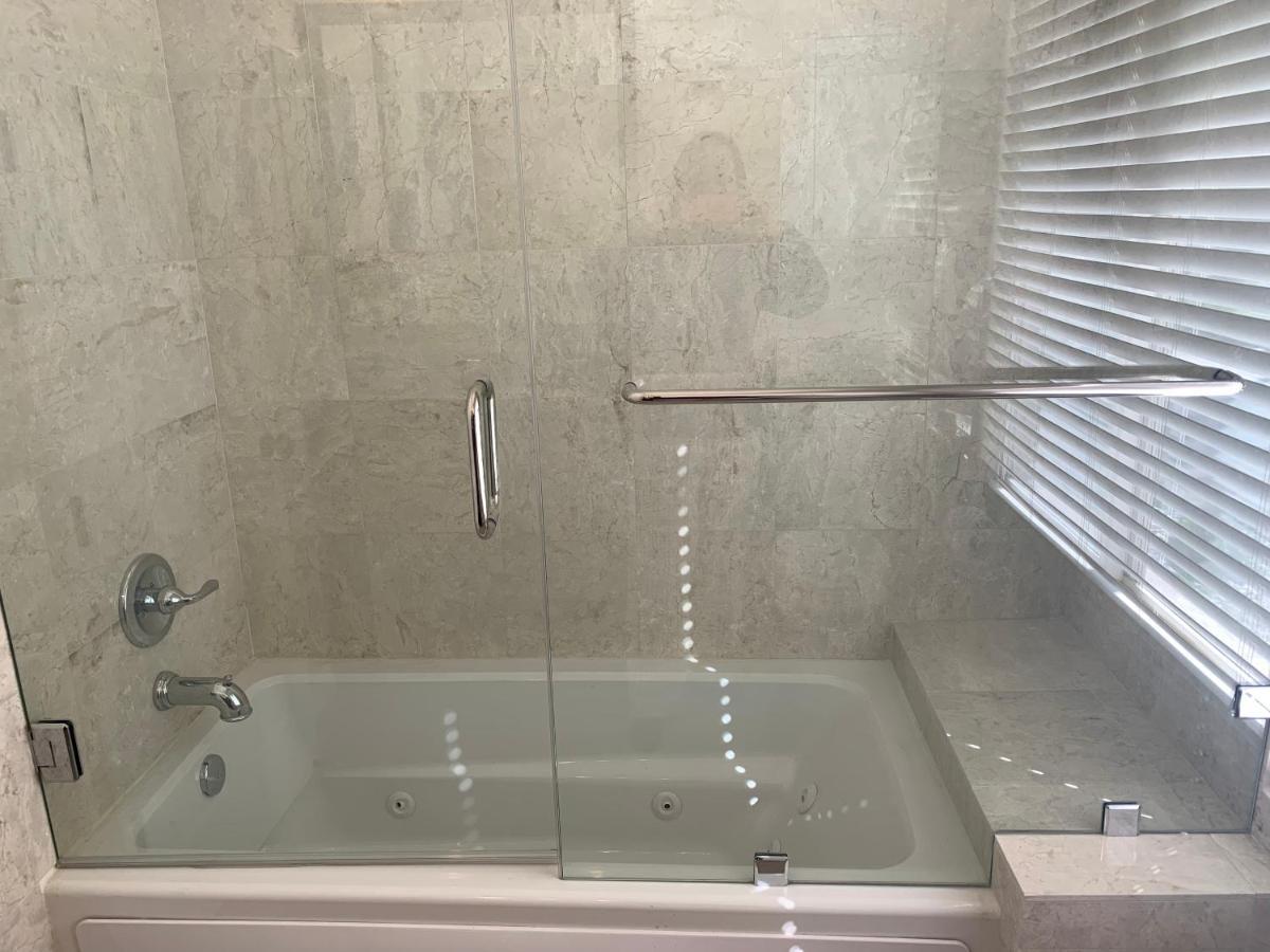 Luxhome Suites N Villa Ривърсайд Екстериор снимка