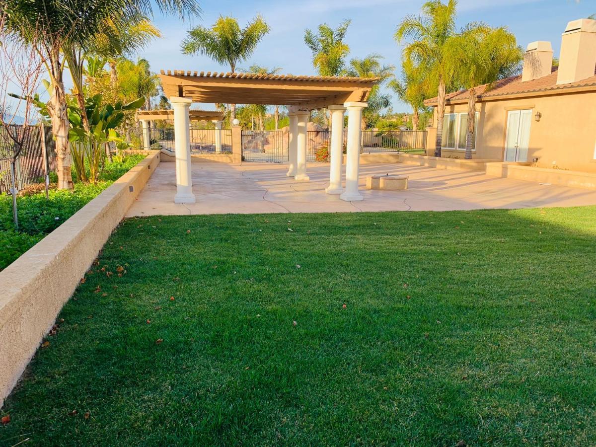 Luxhome Suites N Villa Ривърсайд Екстериор снимка