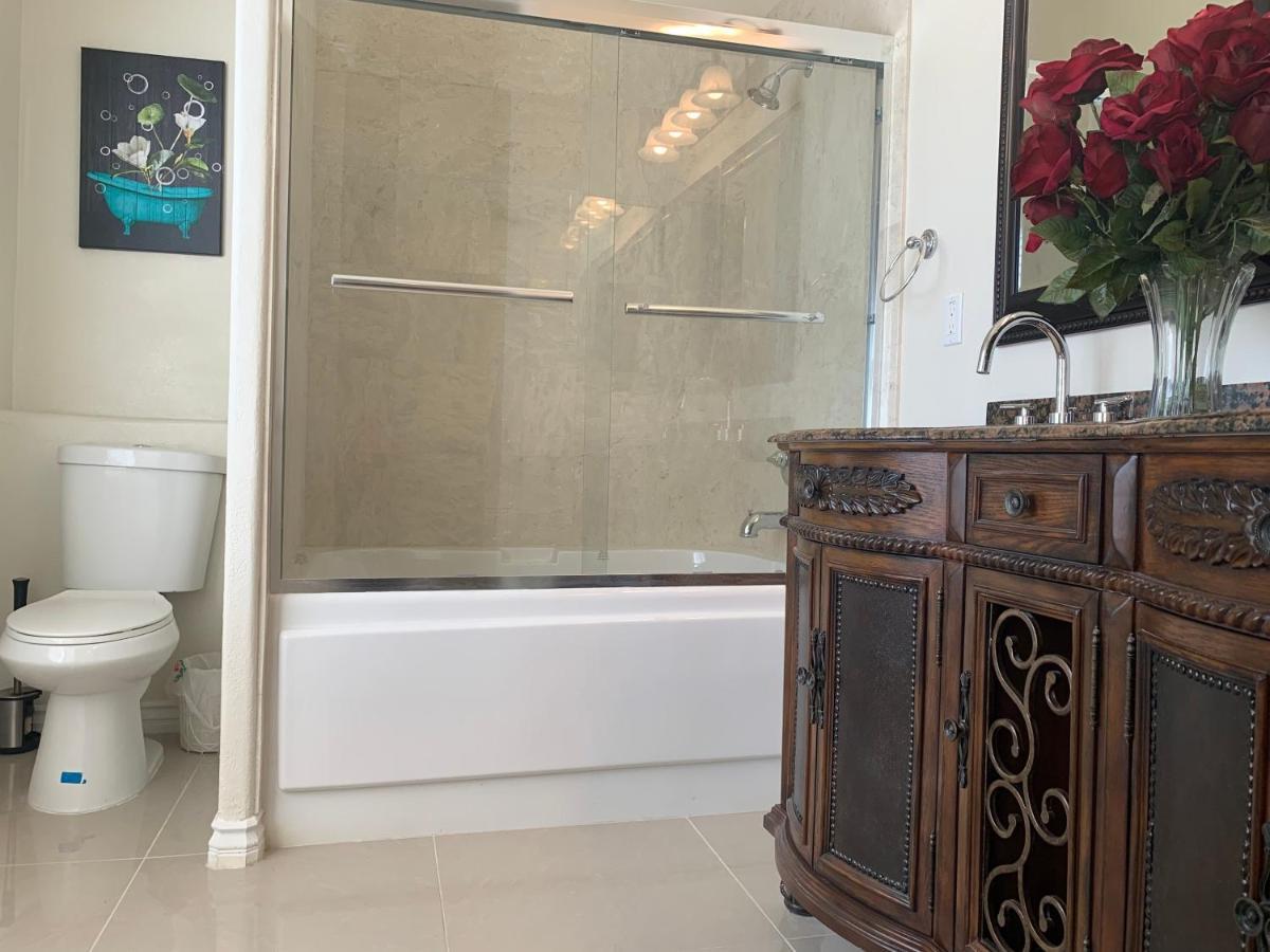 Luxhome Suites N Villa Ривърсайд Екстериор снимка