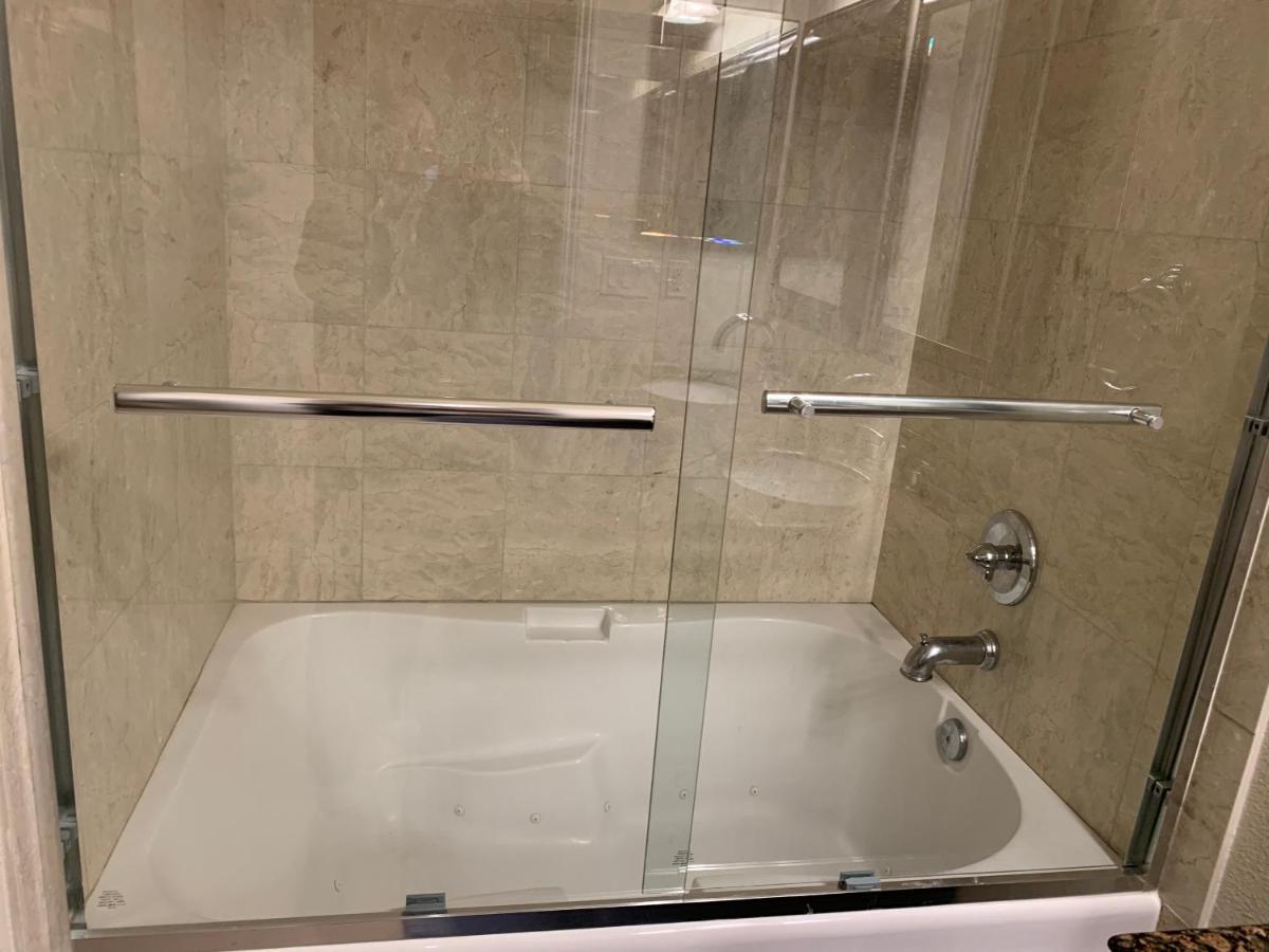 Luxhome Suites N Villa Ривърсайд Екстериор снимка